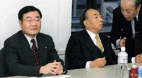 LDP's Kato attends faction meeting